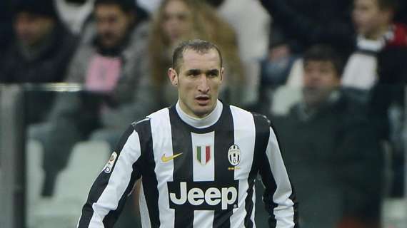 LIVE VINOVO - Chiellini a mezzo servizio, andrà al massimo in panchina. La lombalgia ferma Caceres e Anelka. Domani pomeriggio conferenza Conte e rifinitura 