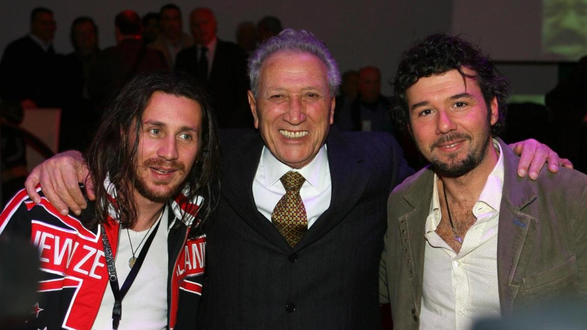 Povia: "Juve fuori dai giochi? Con i bianconeri non si sa mai fino a fine campionato"