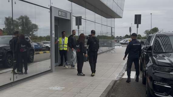 LIVE TJ - ZHEGROVA è arrivato al JMedical per le visite mediche. Del Piero lascia il centro medico bianconero. L’ex Capitano travolto dall’affetto dei tifosi