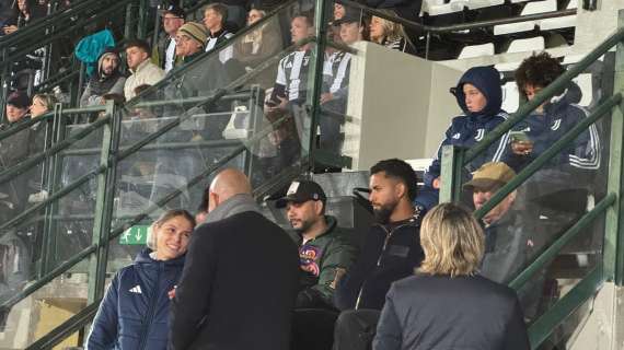 FOTO TJ - Douglas Luiz è a Biella per seguire la sfida tra la Juventus Women e il Bayern Monaco 