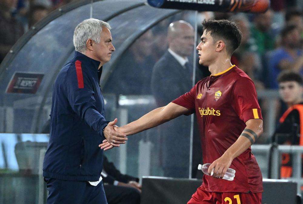 Roma, Dybala torna in gruppo e punta a rientrare col Torino