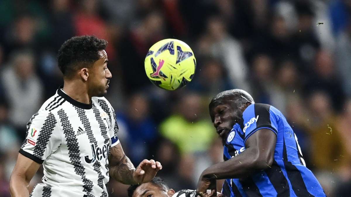 Affondano tutti, Alex Sandro imbarazzante 