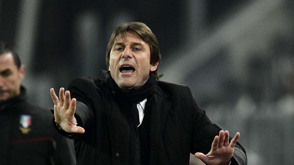 CONTE IN CONFERENZA: "Ragazzi amareggiati, ma io sono molto contento. Isla in crescita, Peluso e Marrone ok.  Ecco come stanno Bonucci e Pogba. Mi chiedo perchè la Lazio gioca sempre prima di noi. Llorente subito? L'importante è che arrivi"