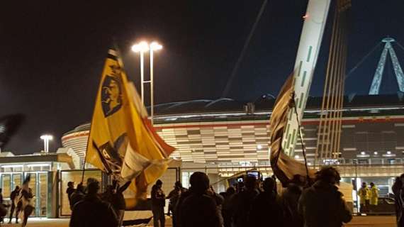 LIVE TJ - Curva Sud, il sit-in di protesta degli ultras bianconeri  (FOTO-VIDEO)