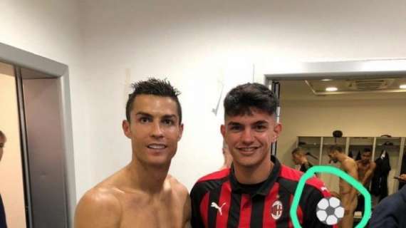 Incidente hot nello spogliatoio Juve: Bellanova si fa un selfie con Ronaldo e pubblica anche l'immagine di Chiellini come mamma l'ha fatto