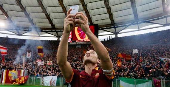 Viviani omaggia Totti: "Un esempio"
