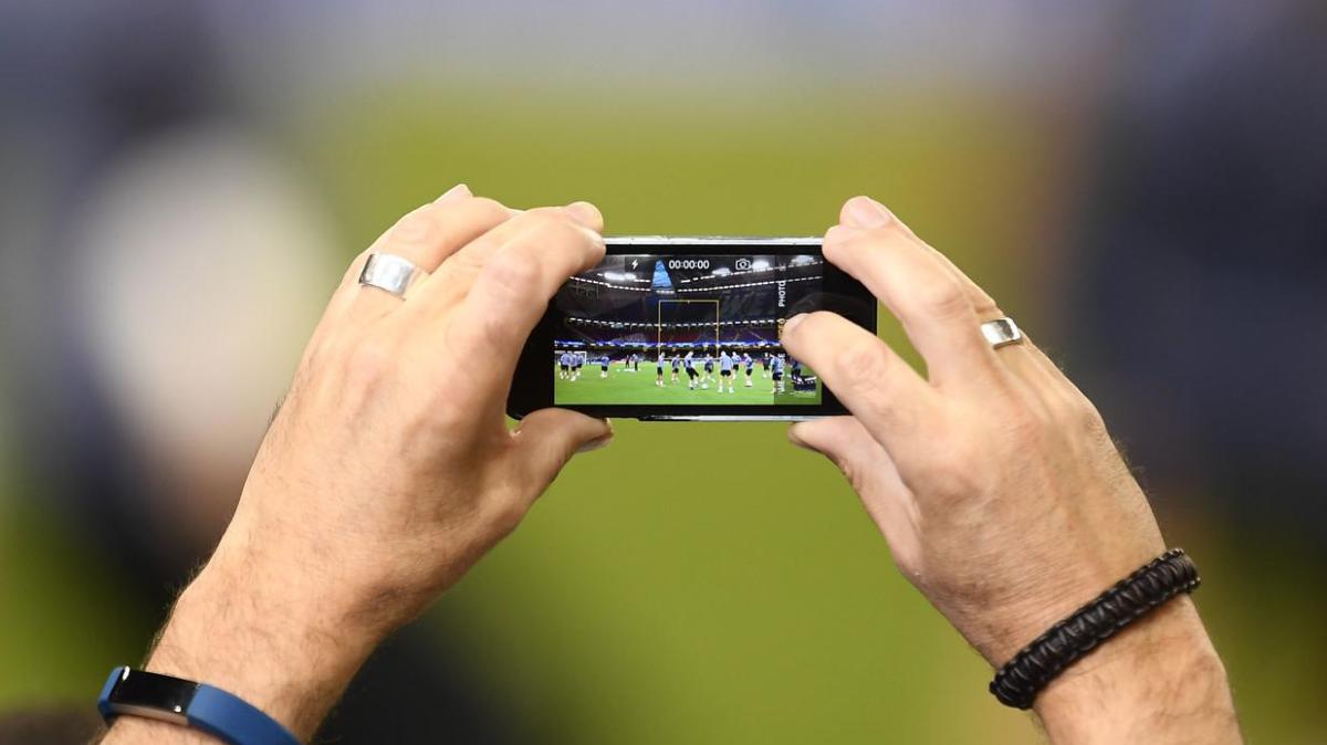 Connessione, schermi e streaming: le nuove abitudini del tifoso davanti alla televisione