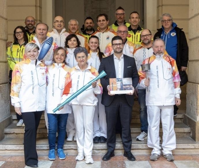 Olimpiadi Milano-Cortina 2026, c'è il fotolibro dei tedofori mantovani