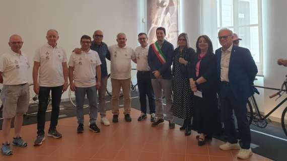 Giro d'Italia, inaugurata a Viadana mostra "Bike Story, passione a pedali"