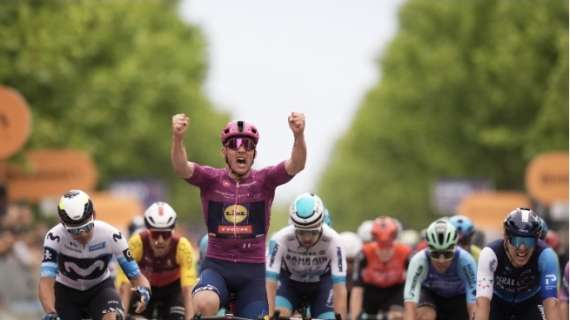 SPECIALE - Giro d'Italia, Pedersen concede il bis in Albania