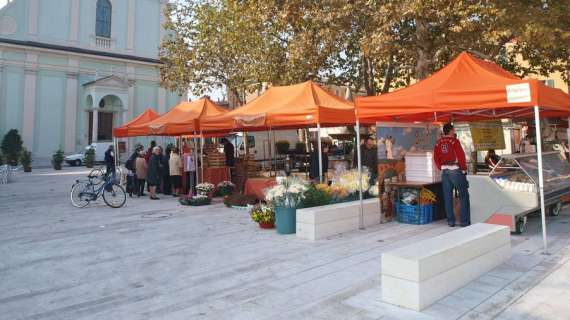 Castiglione, da giovedì Mercato Contadino in zona piscine