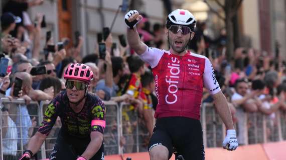 SPECIALE - Giro d'Italia, Thomas trionfa sul traguardo di Lucca