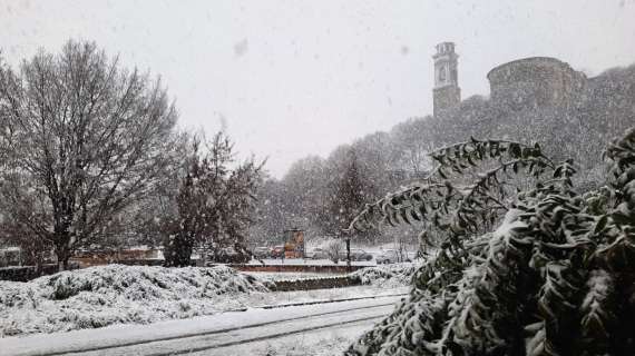Castiglione, questa mattina intensa nevicata sul capoluogo morenico