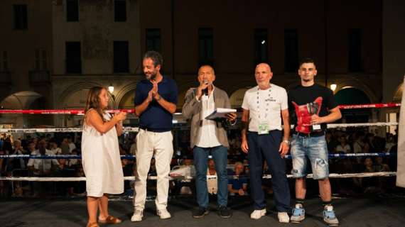 Boxe sotto le stelle: successo per Memorial Lasagna in piazza Broletto