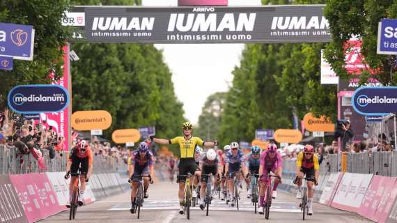 SPECIALE - Giro d'Italia: Kooij, sprint vincente sul traguardo di Viadana