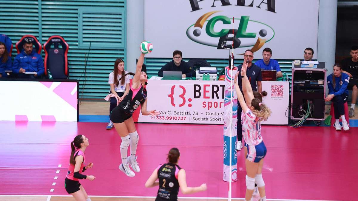 Super Casalmaggiore: 3-0 a domicilio sul Costa Volpino