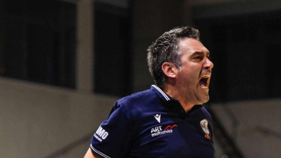 Basket, dopo 5 anni addio tra coach Romero e gli Stings