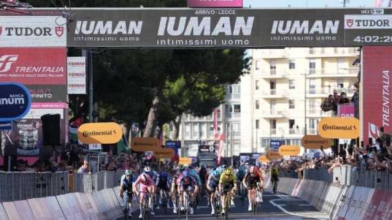 SPECIALE - Giro d'Italia, van Uden vola sul traguardo di Lecce
