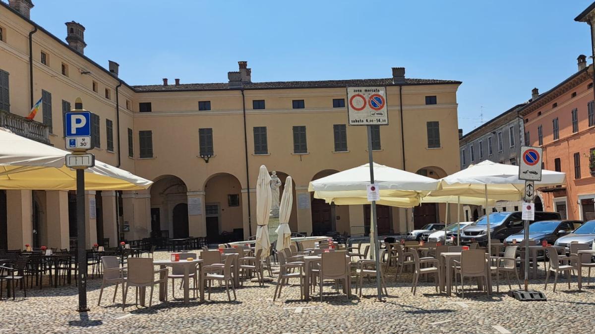 Castiglione, potenziamento illuminazione portici piazza Dallò