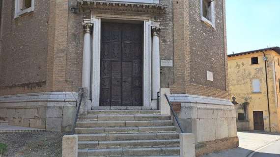 Famedio Via Garibaldi, ristrutturata scalinata chiesa