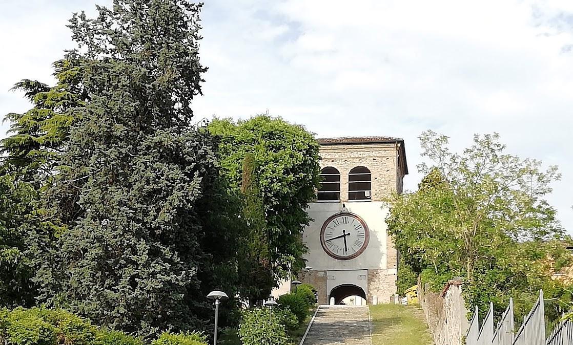Lotta cancro al polmone: sabato a Castiglione Torre Orologio in bianco
