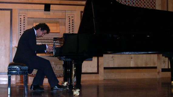Castiglione Estate, Giampaolo Stuani al pianoforte per Antonio Atriano