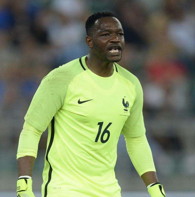 Mandanda diventa il più anziano a esordire con la Francia ai Mondiali