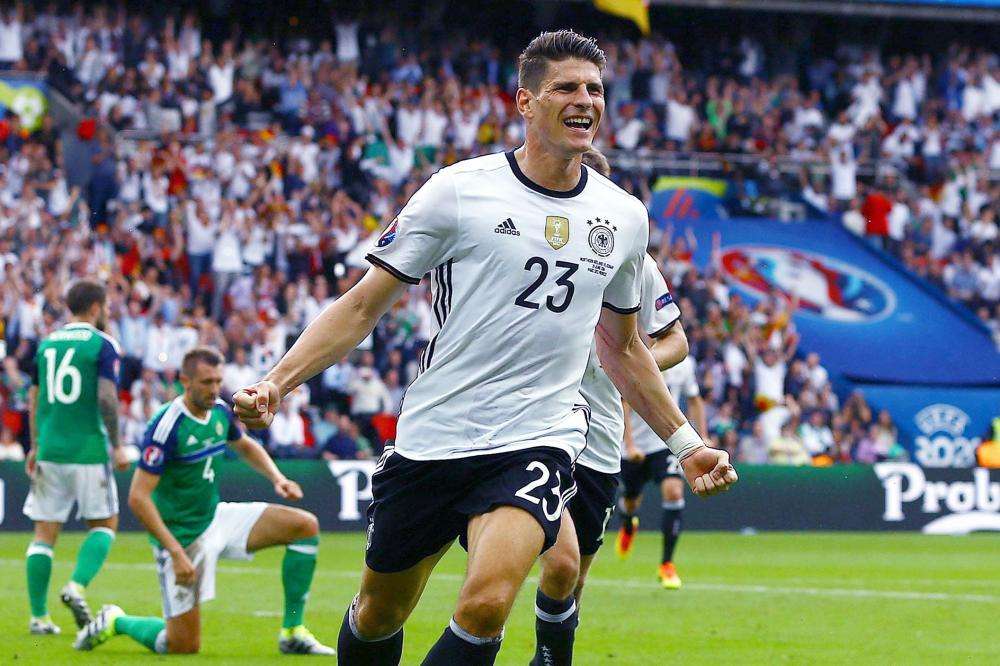 Germania, Mario Gomez sogna il Mondiale: l'ex Fiorentina lotta per un posto tra i 23