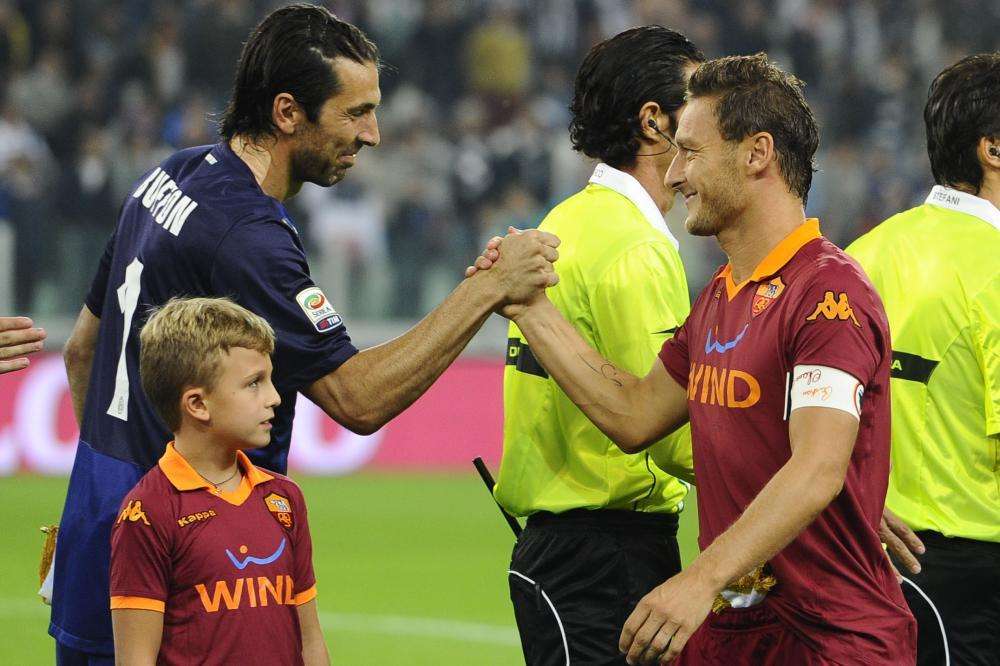 Buffon saluta Juve e Nazionale, arriva la meravigliosa lettera di Totti per il portiere