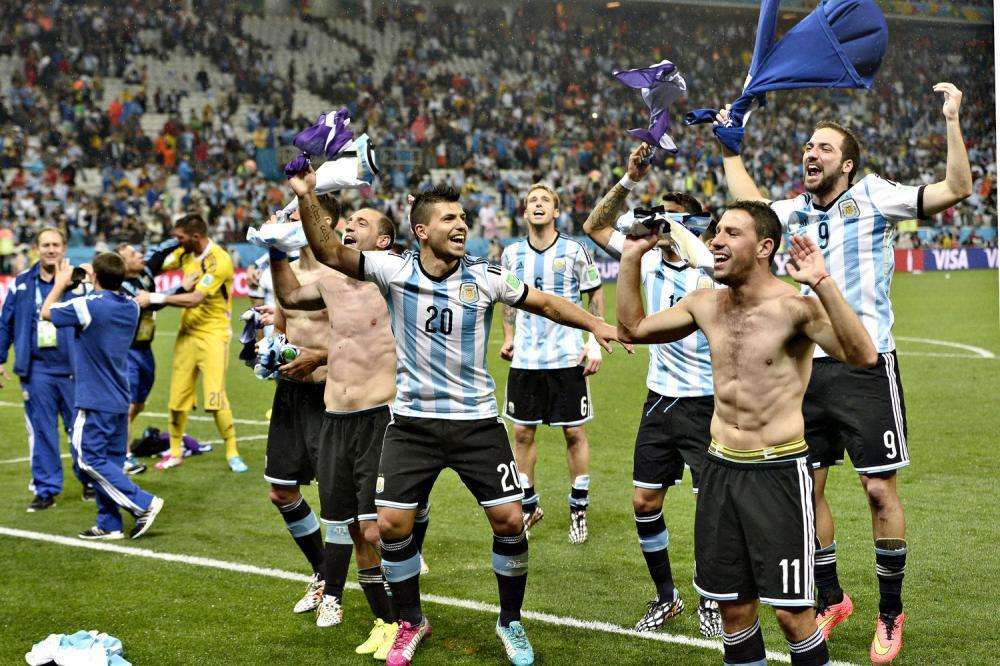 Argentina, per l'esordio Sampaoli ha un dubbio in attacco: Higuain o Aguero?