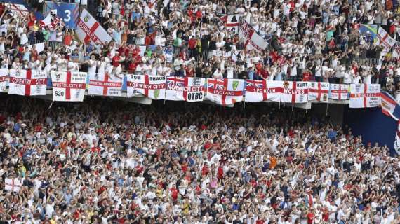 Inghilterra, un gruppo di tifosi devasta un negozio <i>Ikea</i> dopo la vittoria