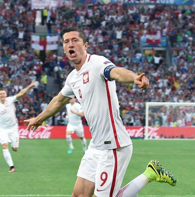 Polonia, su Lewandowski c'è anche la Juventus. Ma la concorrenza è spietata