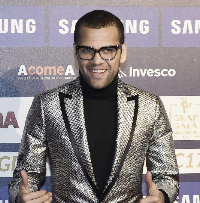 Dani Alves fa visita al Brasile: pranzo con gli ex compagni