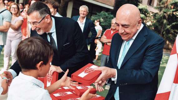 Il Monza alla scuola "Raiberti": consegnati gli astucci biancorossi