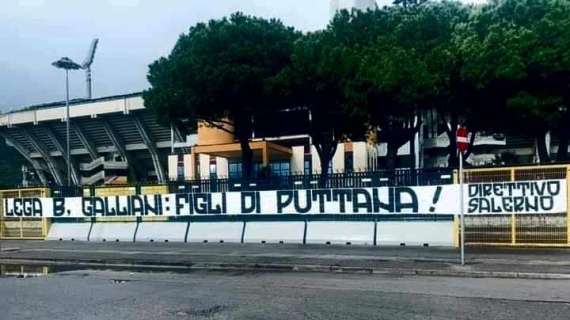 Slitta la serie B: striscioni di protesta a Salerno contro Lega e Galliani