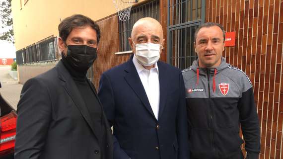 Galliani in visita alla squadra e la Curva Pieri carica i calciatori