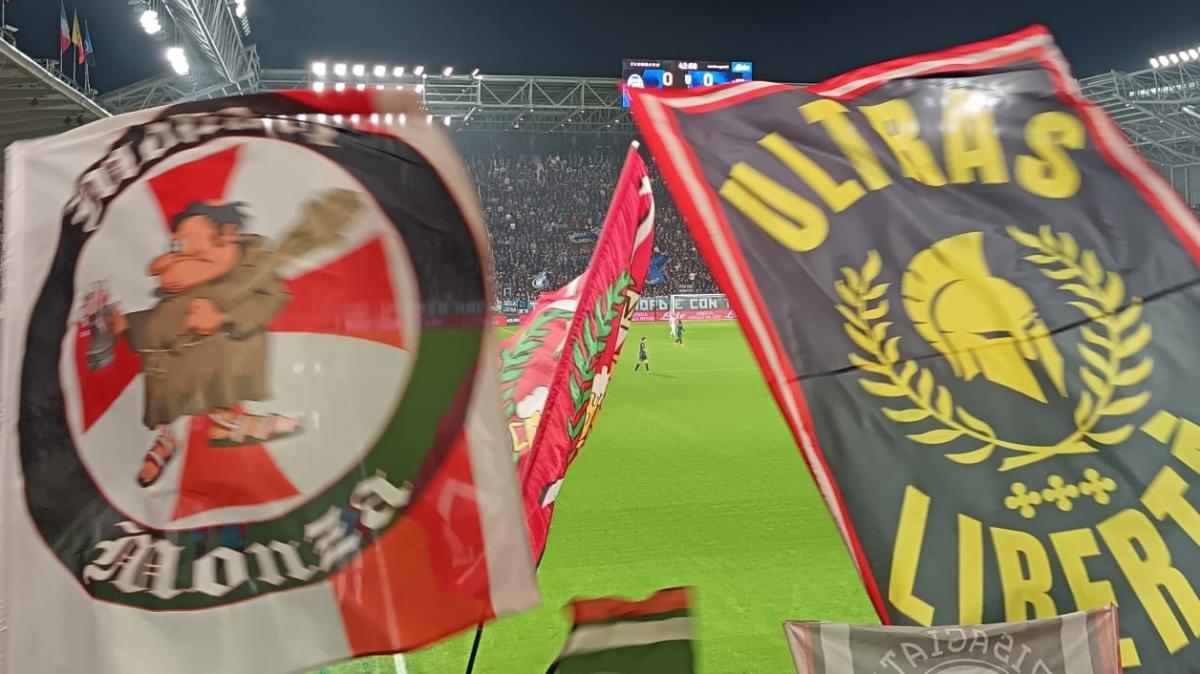 Grande tifo e numeri importanti per la trasferta di Genova: il dato