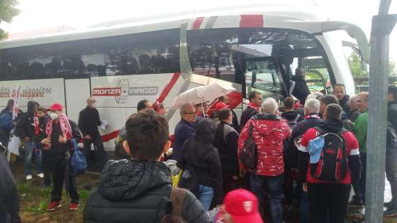 FOTO - Tifosi in partenza, direzione Perugia