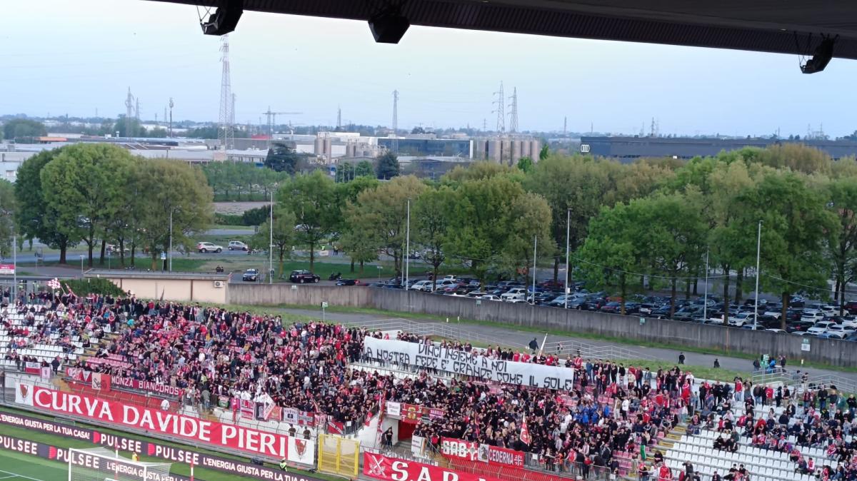 La Curva carica la squadra: "Vinci insieme a noi!"