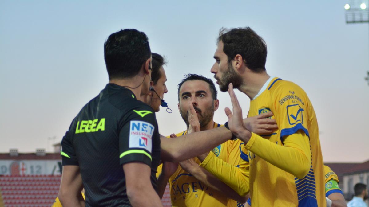 Il DS della Carrarese contro gli arbitri: "Ho già attivato i canali previsti, chiedo spiegazioni"