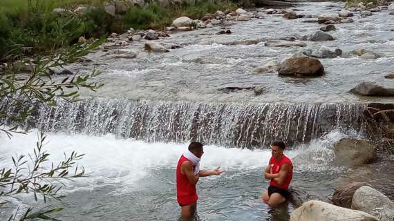 Ritiro, ecco come si rinfrescano i bagaj al fiume dopo l'allenamento (foto)