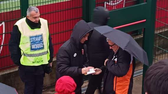 Urbanski tra i tifosi durante la gara di Primavera: Foto, autografi e...