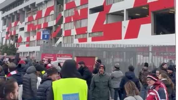 A fine partita scoppia la contestazione dei tifosi biancorossi