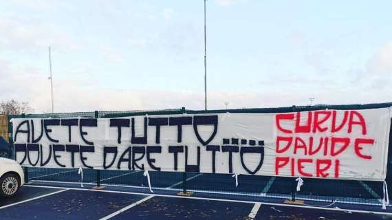 Striscione all'esterno dell'U-Power Stadium, è firmato dalla Curva Davide Pieri