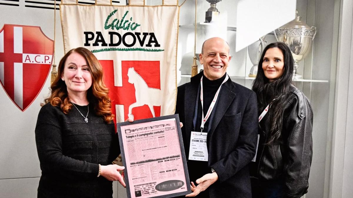 Prima della partita, un dono particolare del Monza per il compleanno del Padova