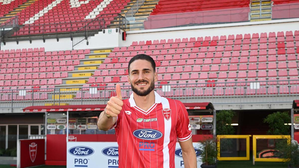 Azzi: "Obiettivo? Tornare in Serie A. Un giorno vorrei giocare una partita di Champions"