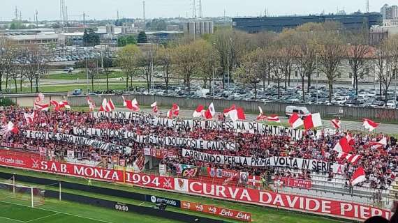 Lo spettacolo della Pieri: ecco lo striscione esposto contro il Napoli