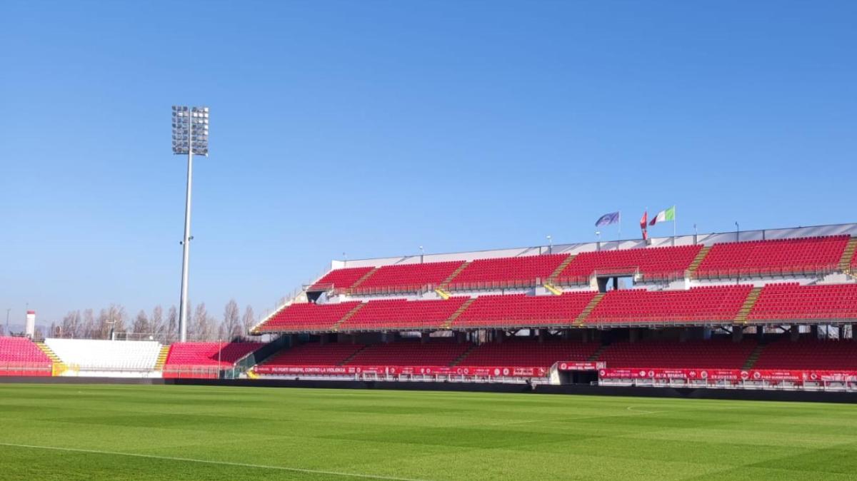 U-Power Stadium: invasione rosa nera e apertura del secondo anello in est  