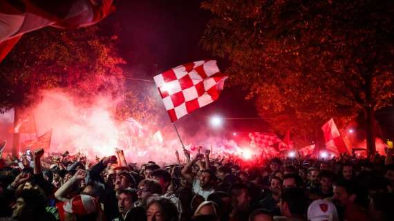 FOTO - In città esplode la gioia dei tifosi: gli scatti della festa