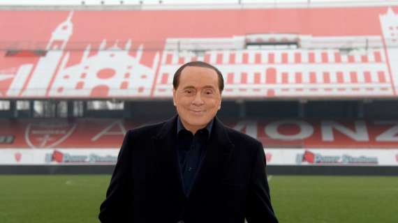 La carica di Berlusconi prima della partita: ora la squadra attende il ritorno di Galliani